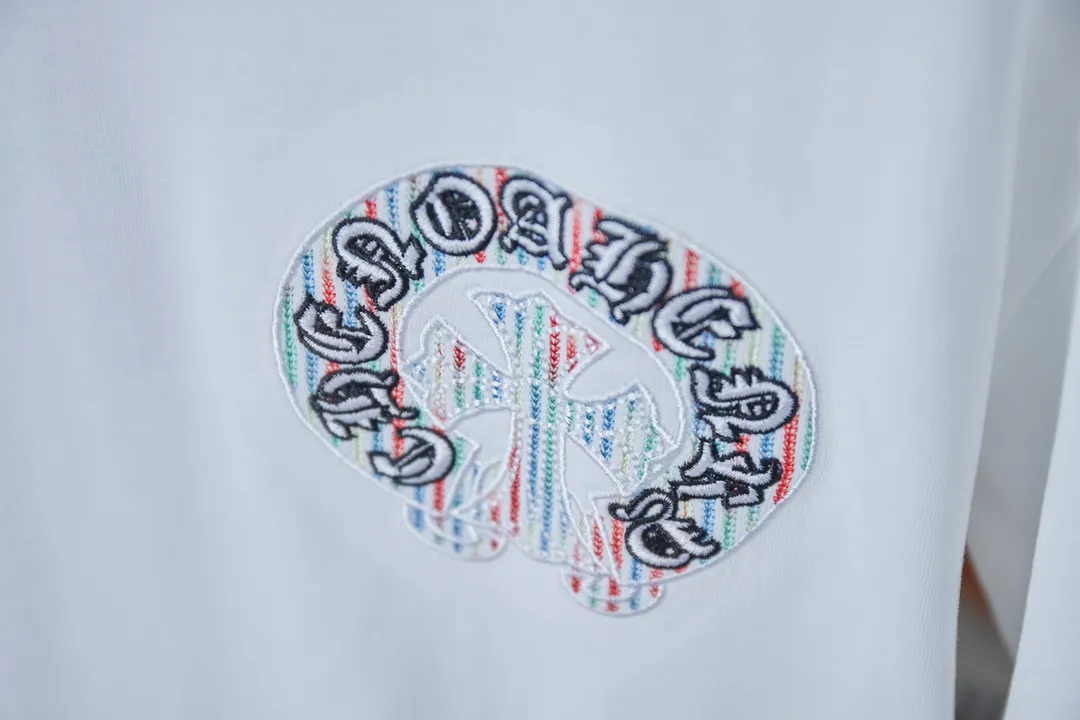 🅿️200 Ch*ome Hearte 25SS early spring new style Contrasting color rainbow five-strand Crow heart short sleeves Light luxury essential item for daily commuting for men and women Correct version Welcome to compare Detailed features · 320g 100% pure cotton double yarn jersey fabric · Custom dyed in the same cylinder, special thickened 32 double-strand 1X1 threads · Imported Tajima machine embroidery unstranded thread 🧵 Mixed embroidery · Double-needle sewing and cross-seam technology · Original main mark, washed tag, brand moisture-proof paper packaging Color: black/white Size: S/M/L/XL